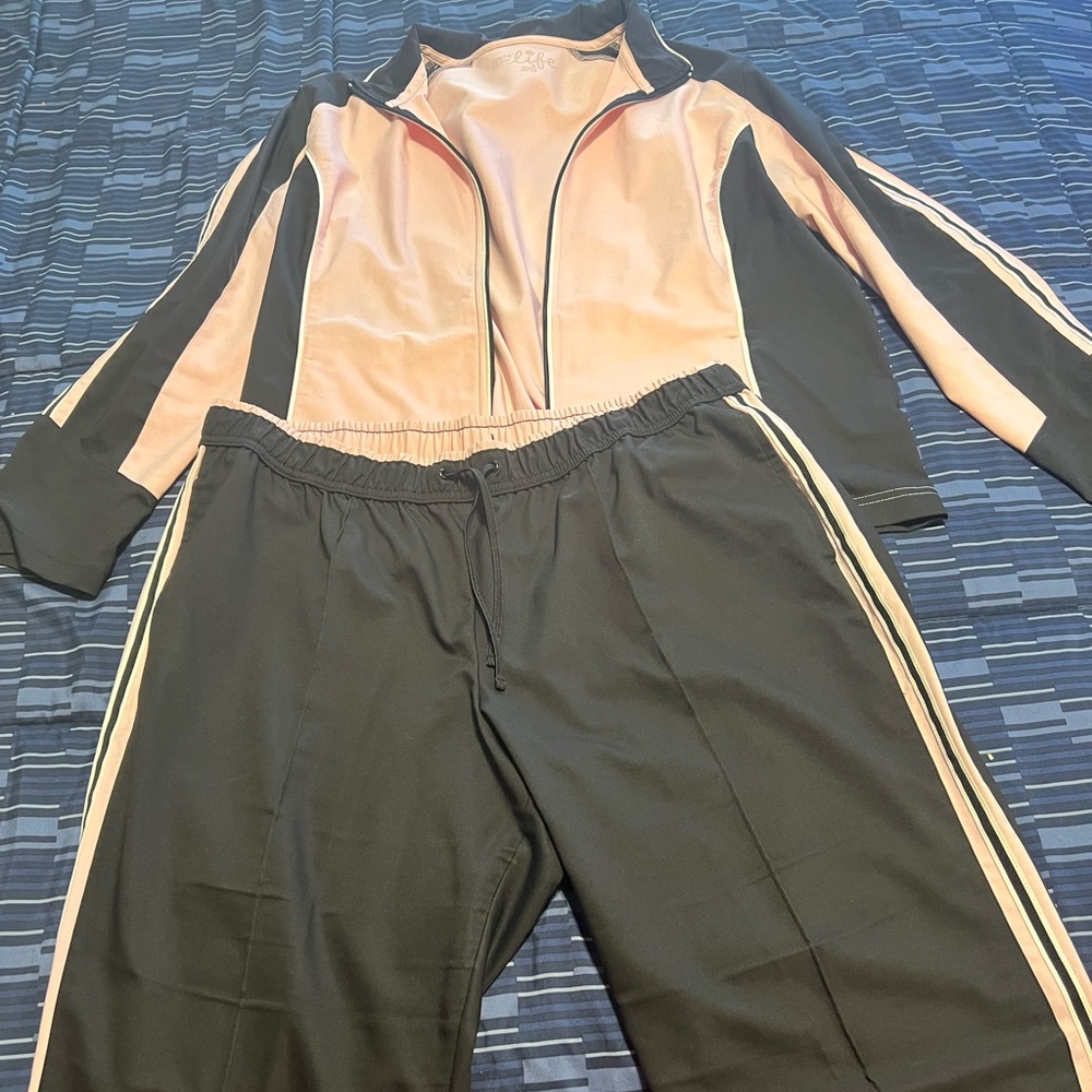 Ladies XL 2 piece jogging suite, pink/black draw string pants, black/pink jacket
